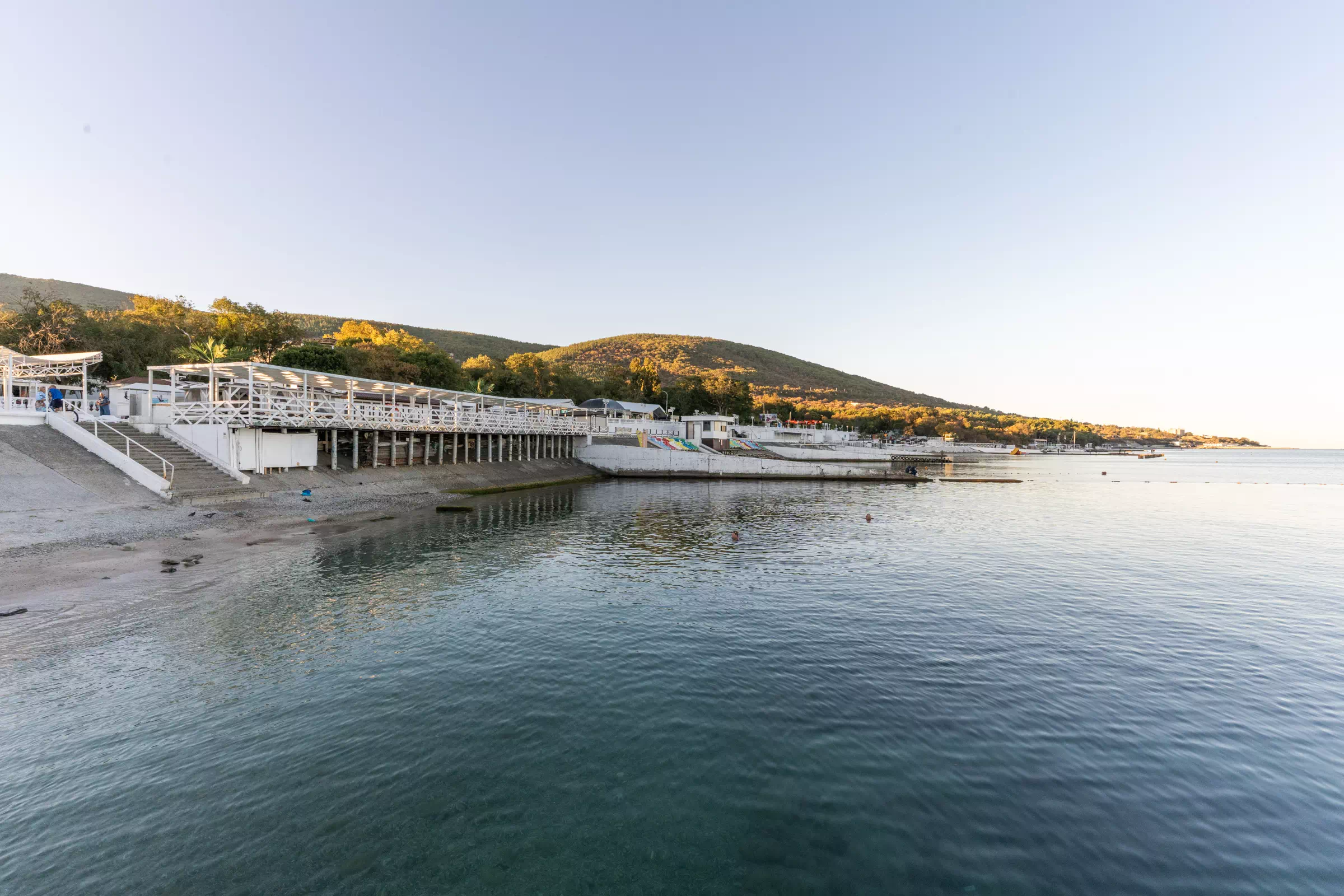 Собственный пляж санатория «Жемчужина моря» в Кабардинке — фото 10