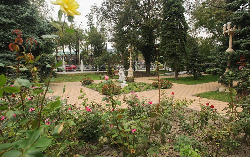 Парковая территория санатория «Жемчужина моря» в Кабардинке — фото 5