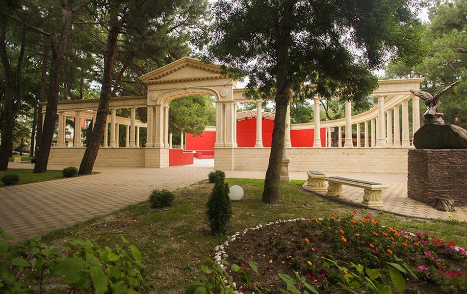 Парковая территория санатория «Жемчужина моря» в Кабардинке — фото 6